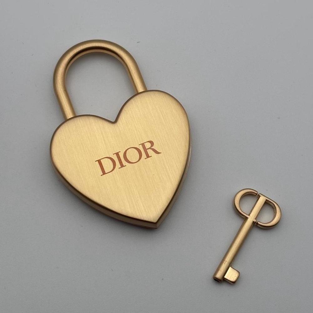 CHRISTIAN DIOR HEART PADLOCK WITH KEY — GOLD-TONE - Picture 2 of 6